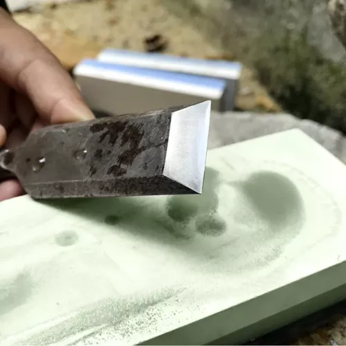 Profesjonelt knivslipesett – to slipesteiner og praktiske tilbehør