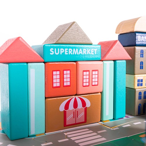 Stadsett i tre – 115 byggeklosser med puslematte for fantasifull lek og byplanlegging