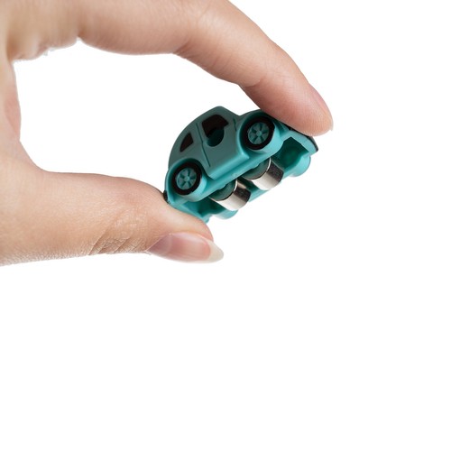 Spennende bilhinderbane – interaktivt lekesett med 4 biler, helikopter og bevegelige hinder