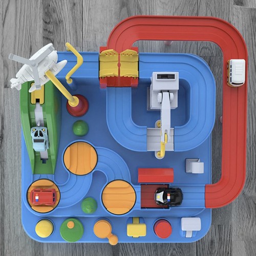 Spennende bilhinderbane – interaktivt lekesett med 4 biler, helikopter og bevegelige hinder