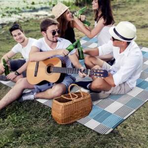 Piknikpledd 200 × 220 cm – mykt, praktisk og romslig teppe for utendørs bruk