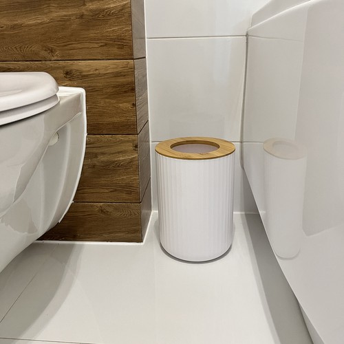 Elegant baderomssett i hvitt & bambus – komplett 6-delt pakke