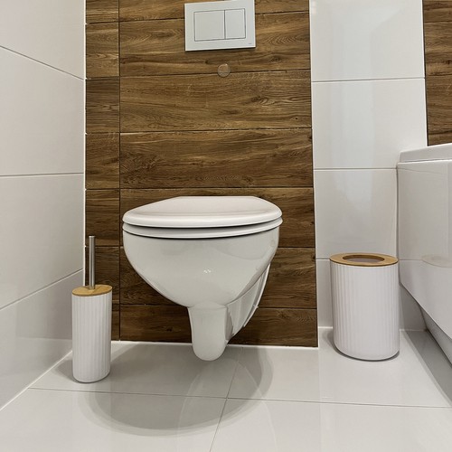 Elegant baderomssett i hvitt & bambus – komplett 6-delt pakke