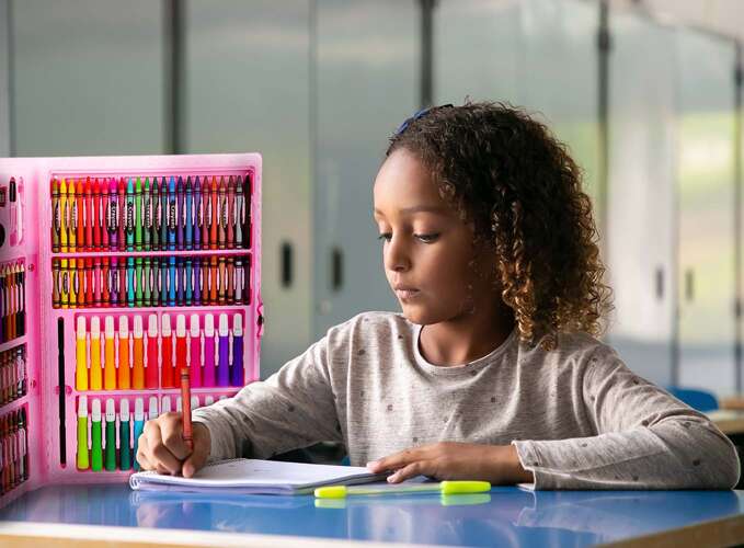 Komplett kunstnersett 168 deler – i praktisk veske med farger, penner og tilbehør