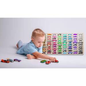 Trehylle med 80 rom – organisert oppbevaring for lekebiler