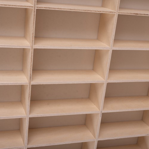 Justerbar trehylle – 90 rom for lekebiler