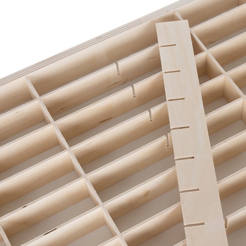 Justerbar trehylle – 90 rom for lekebiler