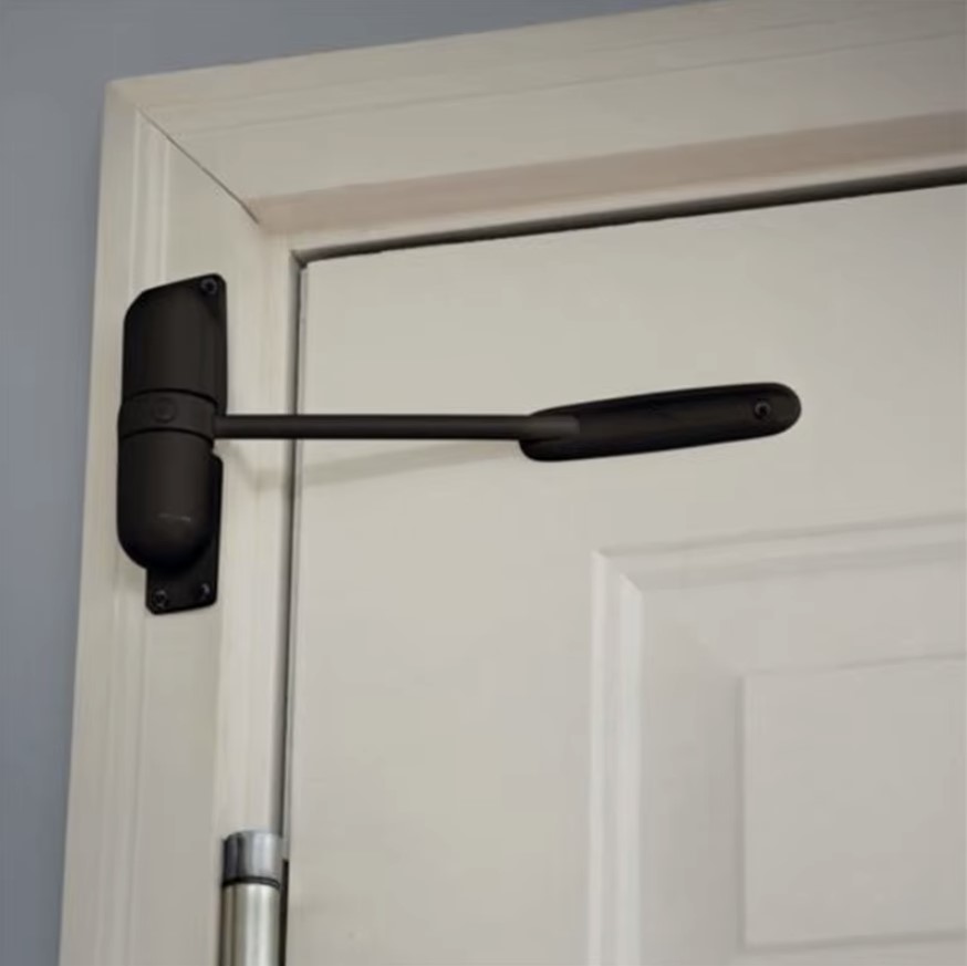 Robust dørlukker – svart design med arm, for stille og kontrollert lukking (opptil 60 kg)