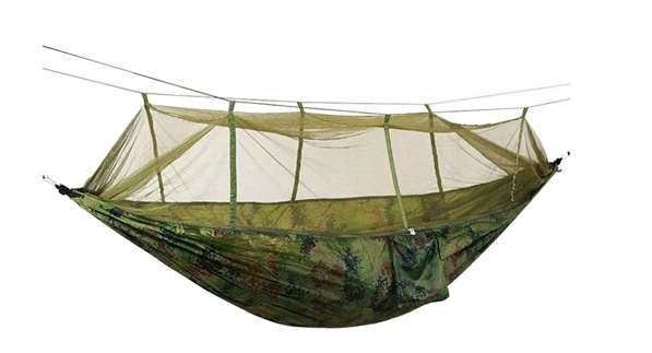 Camouflage hengekøye med integrert myggnett – perfekt for camping og eventyr