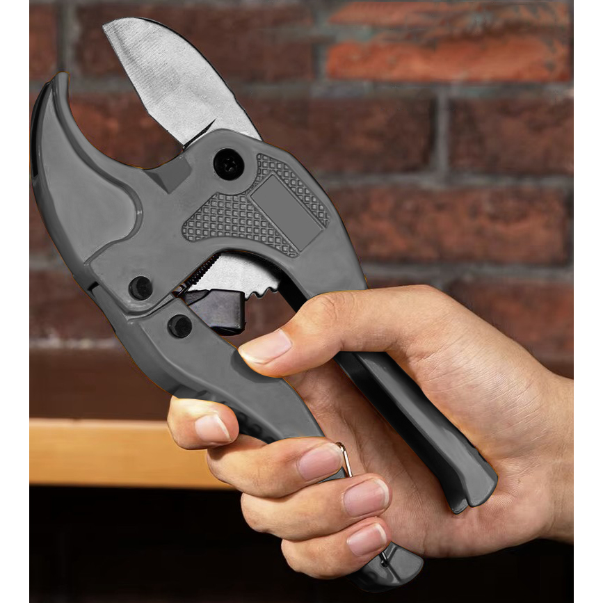 PEX-verktøysett – rørkutter, kalibrator og fjær for presis kutting og enkel montering av rør opptil 42 mm