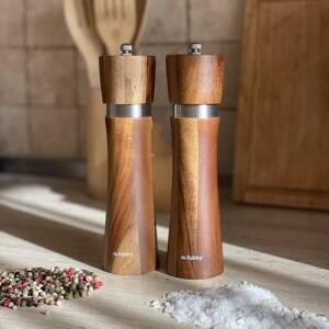 Salt- og pepperkverner i elegant tre­design – 2-pakning med keramisk malverk