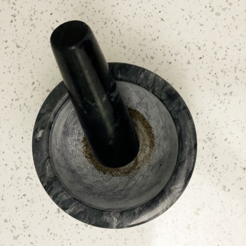 Svart marmormorter – Ø12,5 × 9 cm, robust naturstein med støter