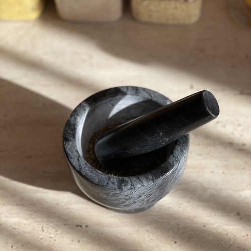 Svart marmormorter – Ø12,5 × 9 cm, robust naturstein med støter