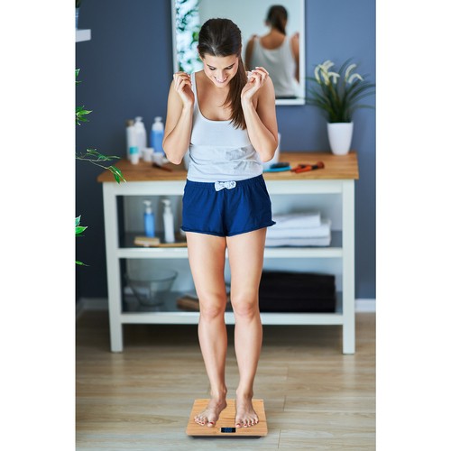 Baderomsvekt i bambus med maksimal kapasitet på 180 kg