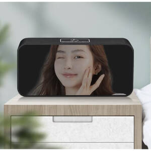 Moderne LED-vekkerklokke i svart – høyrøstet alarmklokke med snooze, stemme-/lydaktivering, dato- og temperaturvisning