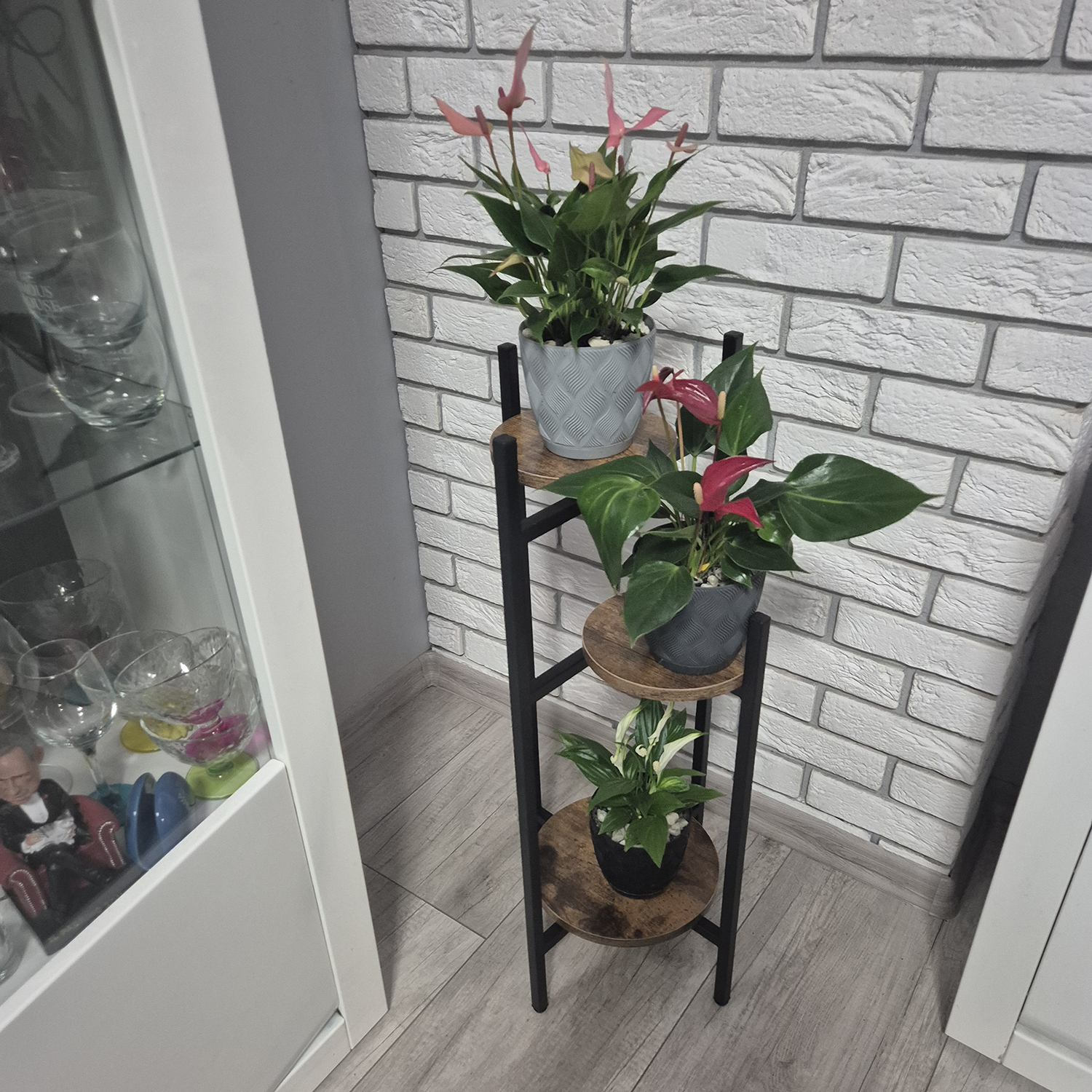 Metall blomsterstativ – 3 etasjer for stilfull plantepresentasjon, 81 cm