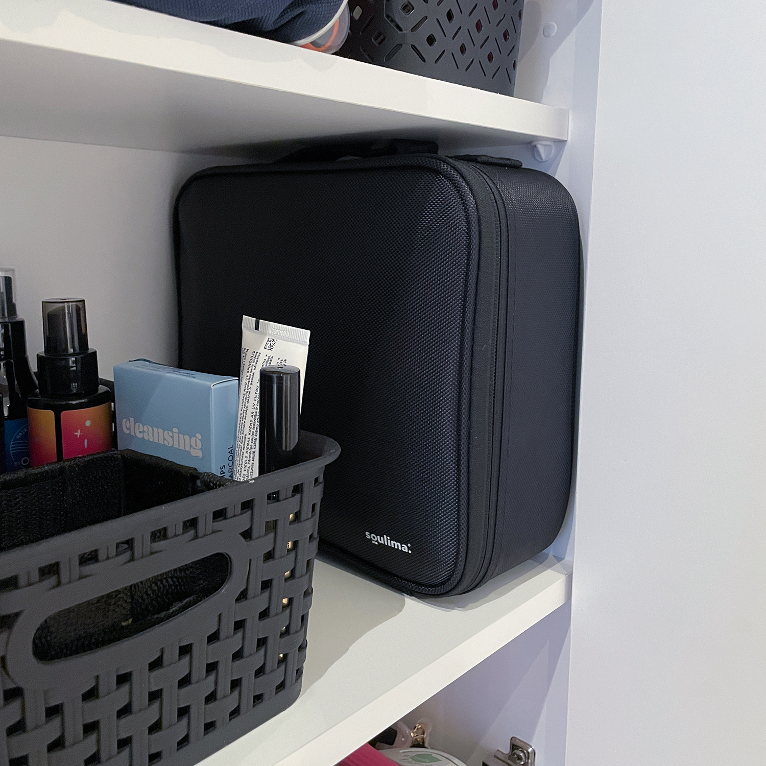 osmetikkveske – sminkeorganisator med rom 26 × 9 × 28 cm, svart