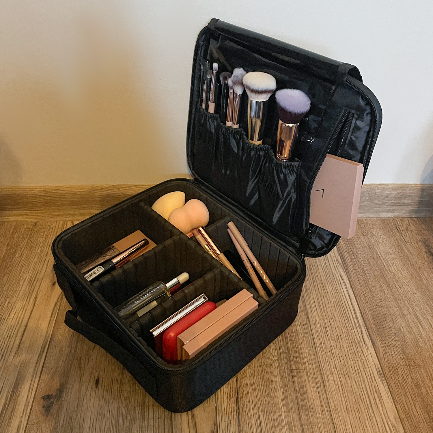 osmetikkveske – sminkeorganisator med rom 26 × 9 × 28 cm, svart