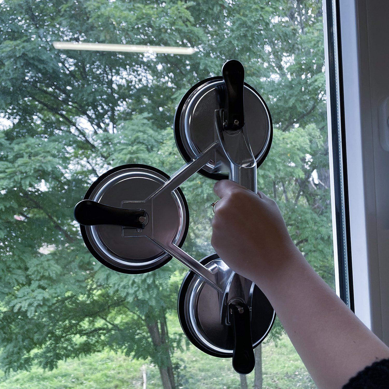 Trippel sugekopp med vakuumfunksjon – 150 kg løftekraft