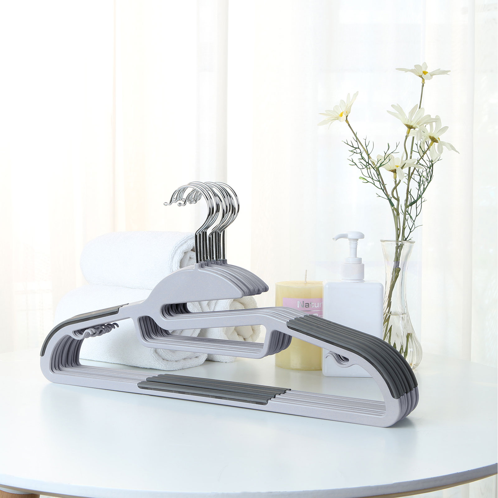 Sklisikre kleshengere med gummibelegg, 50-pakning, S-formet åpning