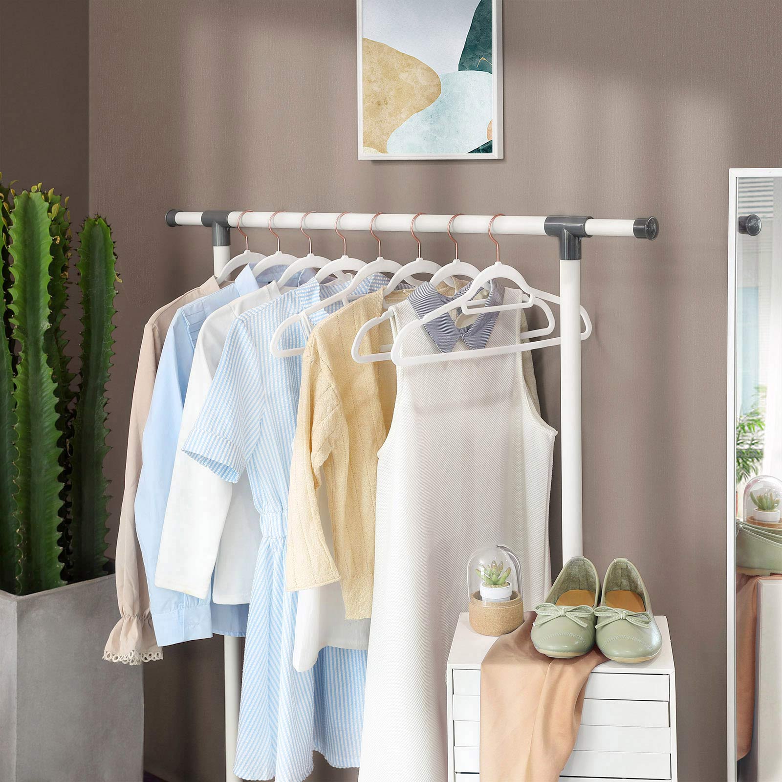 Sklisikre kleshengere i fløyel, 50-pakning – hvit