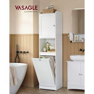 Hvitt høyt oppbevaringsskap til badet med skittentøykurv og åpen hylle